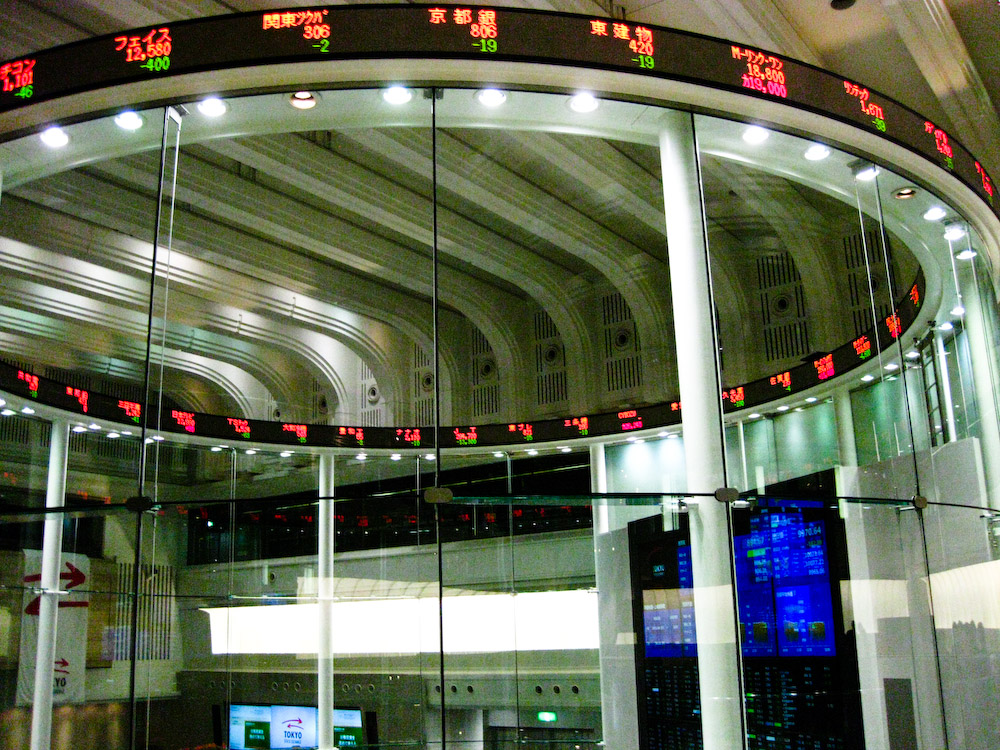 Trading screens showing back and lay prices side by side on an exchange board
