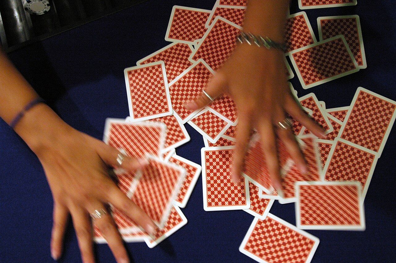 Dealer turning the joker card at the start of an Andar Bahar round