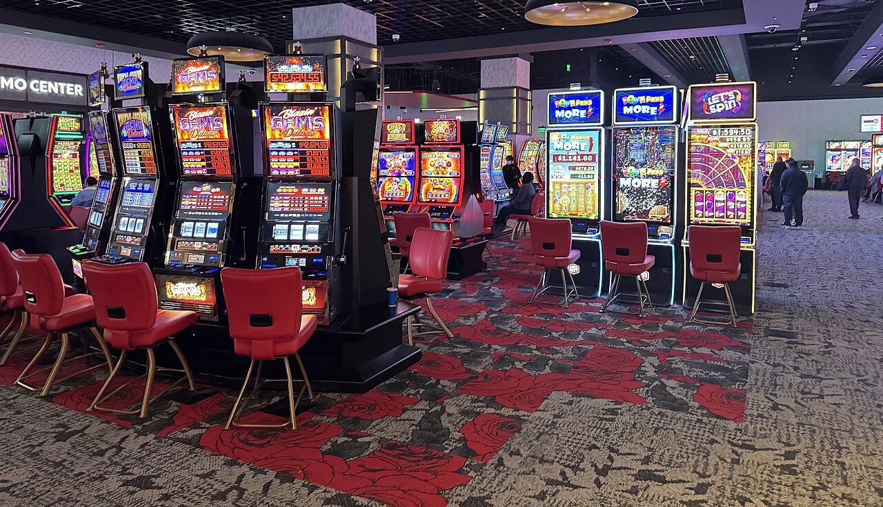 Slot information screen showing the RTP and volatility rating before play